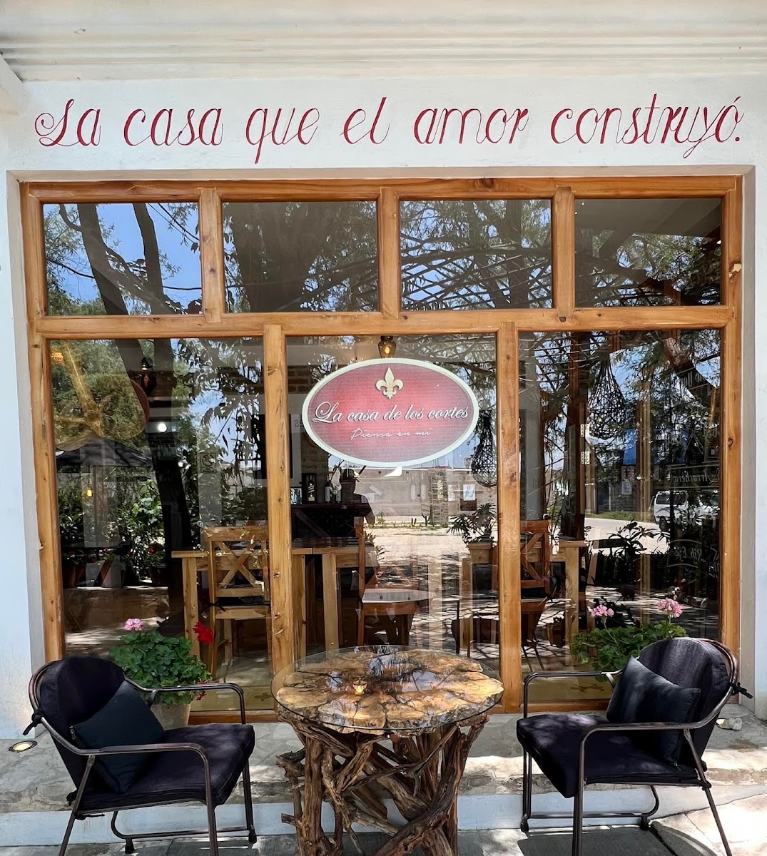 La Casa De Los Cortes 'piensa En Mi'